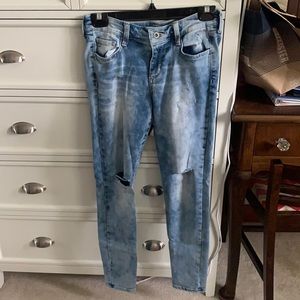 Light wash stretchy skinny jeans